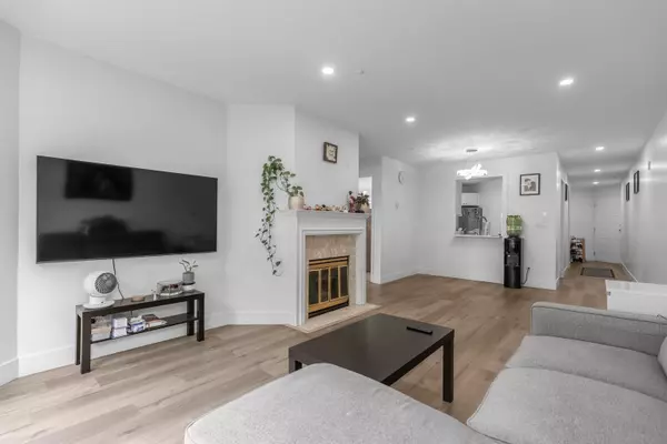 Surrey, BC V3W 1G9,7171 121 ST #210