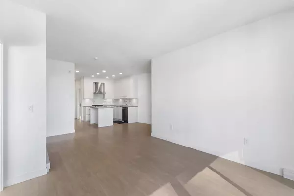 Burnaby, BC V3N 0J6,7123 11 AVE #410
