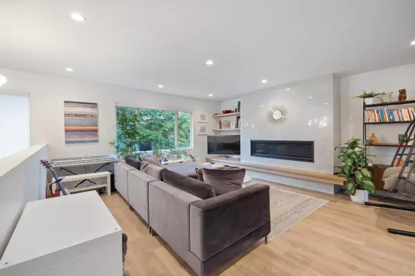 Burnaby, BC V5G 1S3,4931 Woodsworth ST