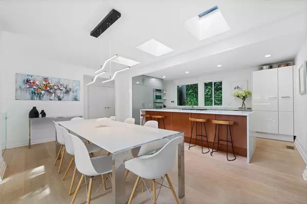 West Vancouver, BC V7V 3N1,4119 Burkeridge PL