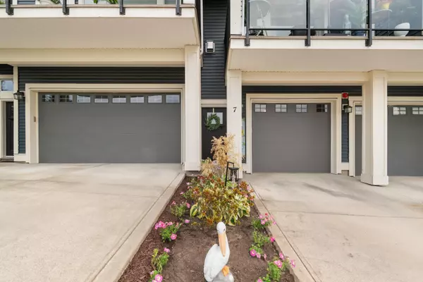 Chilliwack, BC V2R 0W1,6026 Lindeman ST #7