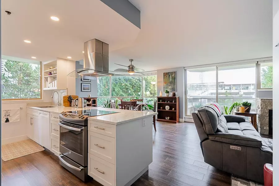 728 Farrow ST #402, Coquitlam, BC V3J 3S6