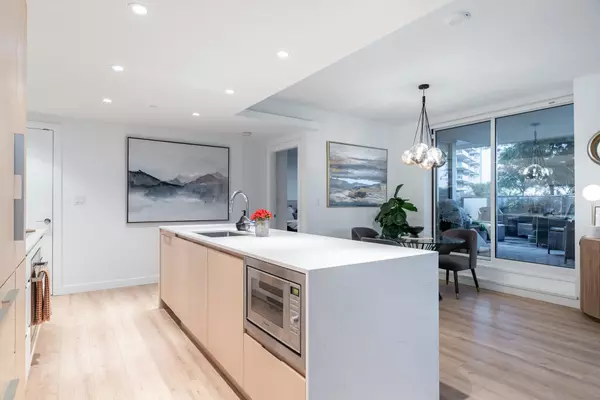 1500 Fern ST #706 North Vancouver, BC V7J 0E6