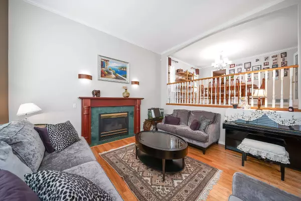 Surrey, BC V4P 1N8,14872 25a AVE