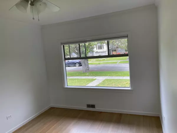 Vancouver, BC V5Y 2X8,34 W 47th AVE