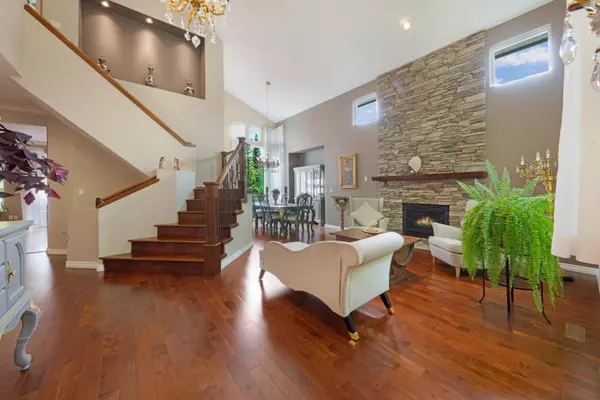 Port Moody, BC V3H 5C1,6 Linden ST