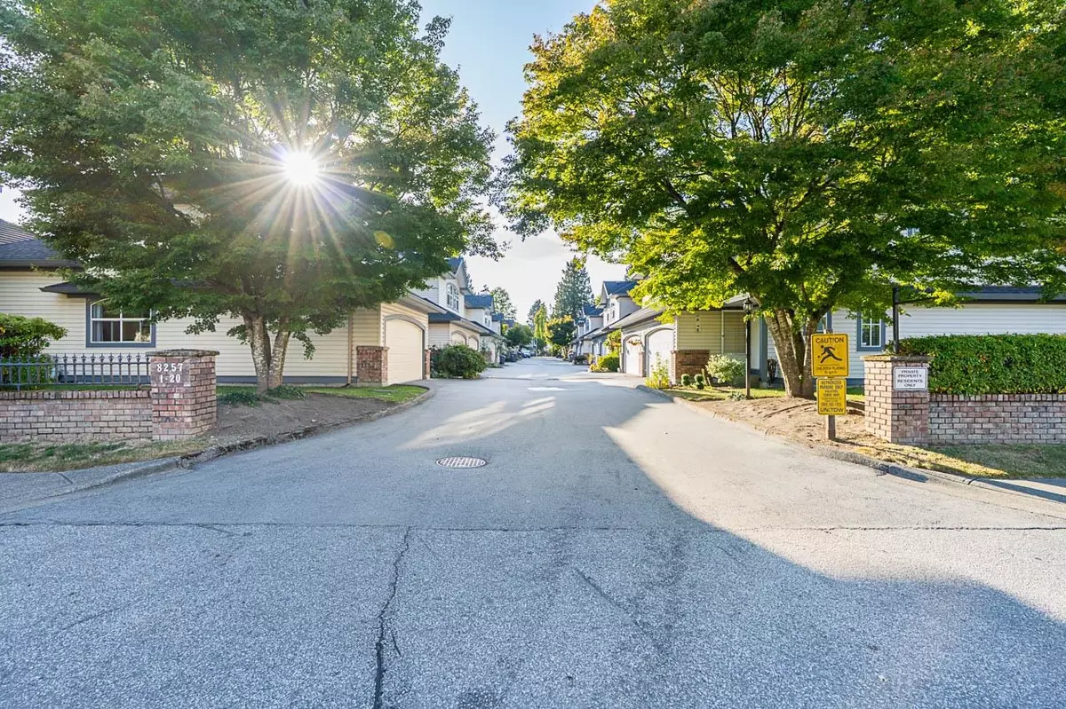 Surrey, BC V3W 3R4,8257 121 A ST #10