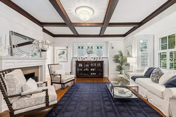 North Vancouver, BC V7L 3W3,745 Grand BLVD
