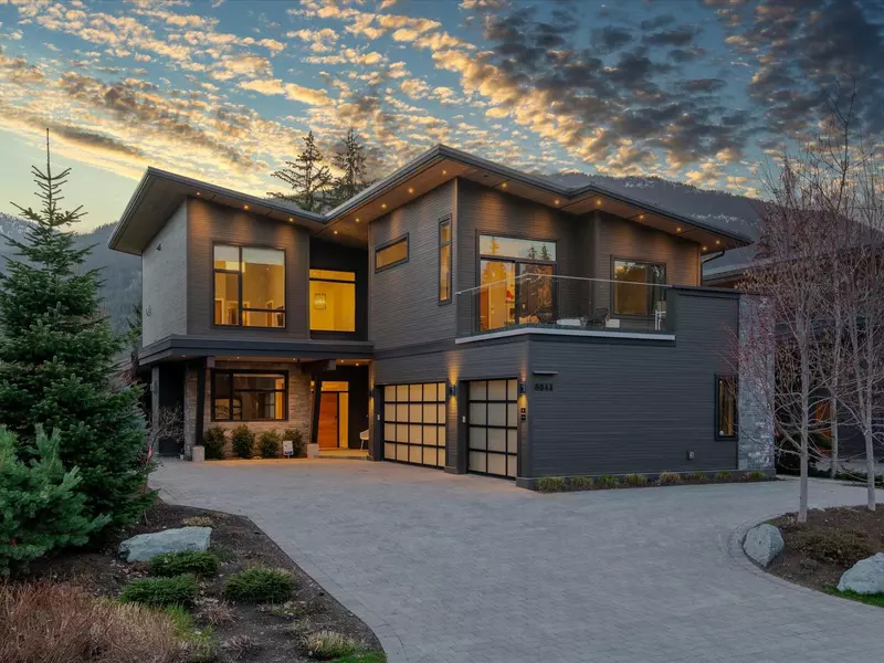 8044 Cypress PL, Whistler, BC V8E 1J9