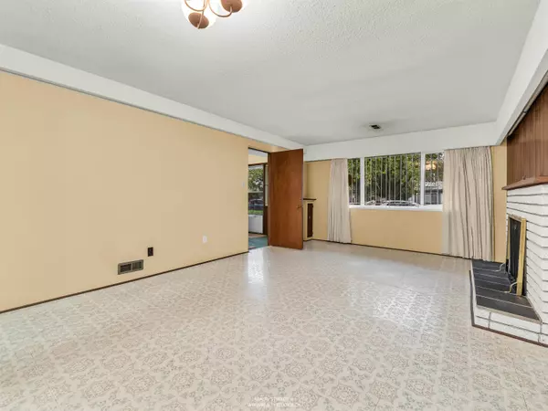 Vancouver, BC V5X 2H7,85 W 63rd AVE