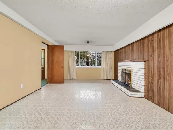 Vancouver, BC V5X 2H7,85 W 63rd AVE