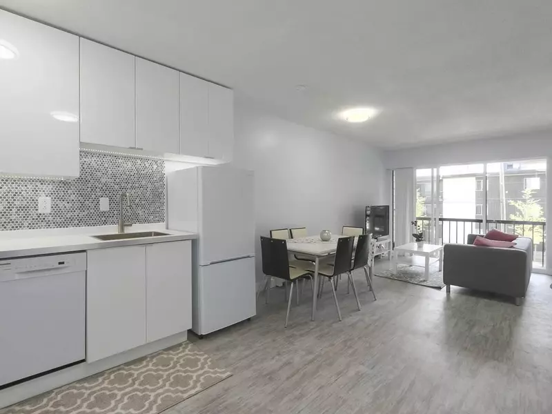 1717 W 13th AVE #303, Vancouver, BC V6J 2H2