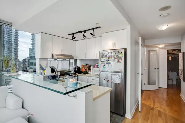 Vancouver, BC V6E 4R7,1003 Burnaby ST #1702