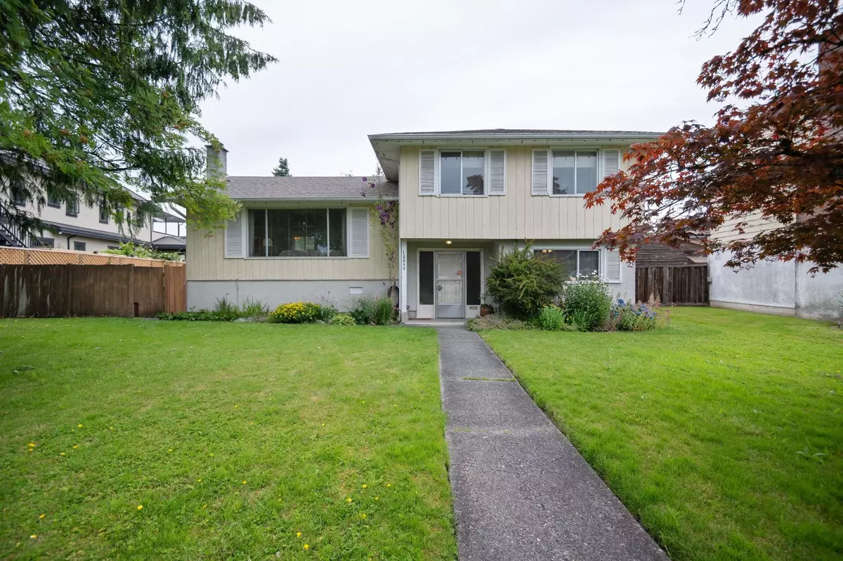 Richmond, BC V7A 3S2,10699 Dennis CRES