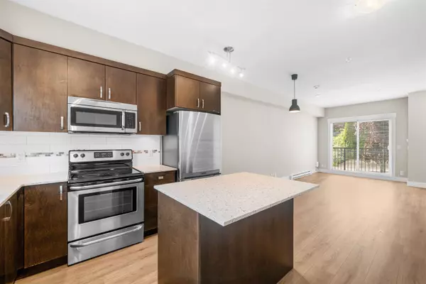 New Westminster, BC V3M 1J9,838 Royal AVE #7