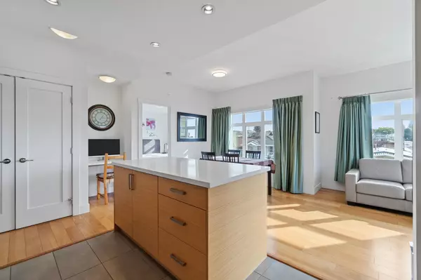 Burnaby, BC V5C 2K7,4710 Hastings ST #307