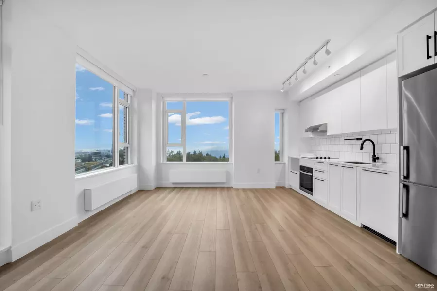 8750 University CRES #802, Burnaby, BC V5A 0G9