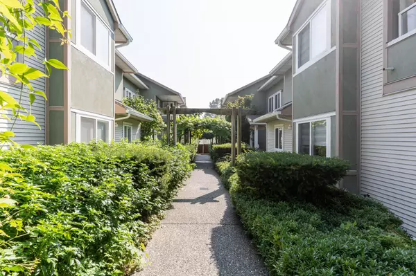 North Vancouver, BC V7P 1R5,1233 W 16th ST #2