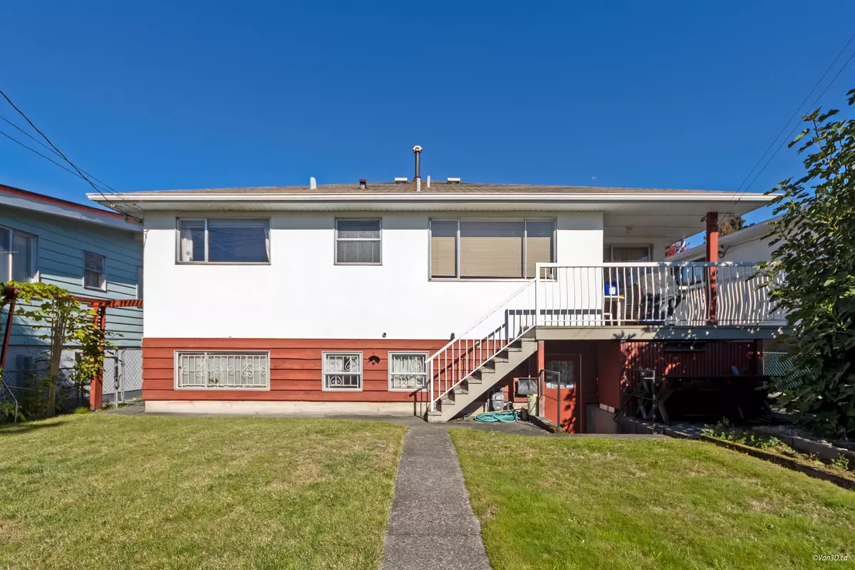 Vancouver, BC V5S 1K1,2716 E 49th AVE