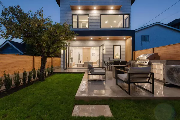 312 E 37th AVE #2, Vancouver, BC V5W 1E7