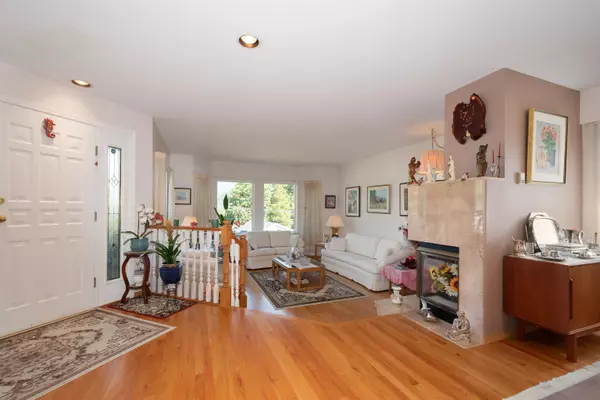 West Vancouver, BC V7W 2C6,6440 Rosebery AVE