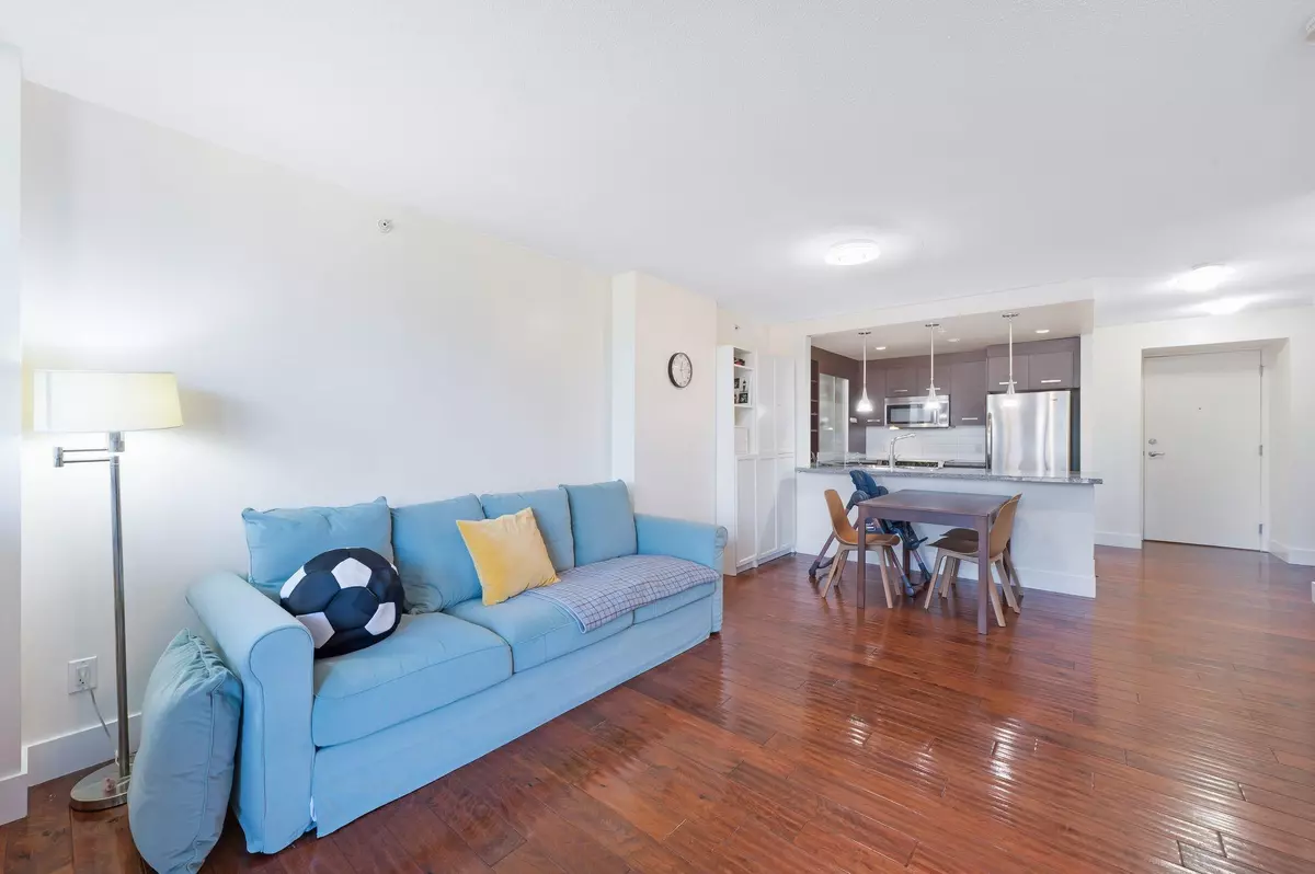 Coquitlam, BC V3B 0B8,2959 Glen DR #903