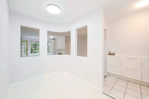 Burnaby, BC V5G 4V6,3183 Esmond AVE #412