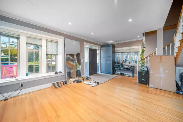 Vancouver, BC V6N 2Y9,4094 W 38th AVE