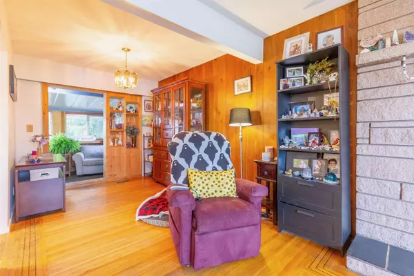 Coquitlam, BC V3K 4Y6,406 Schoolhouse ST