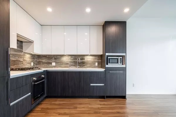 Burnaby, BC V5C 0L2,1888 Gilmore AVE #405