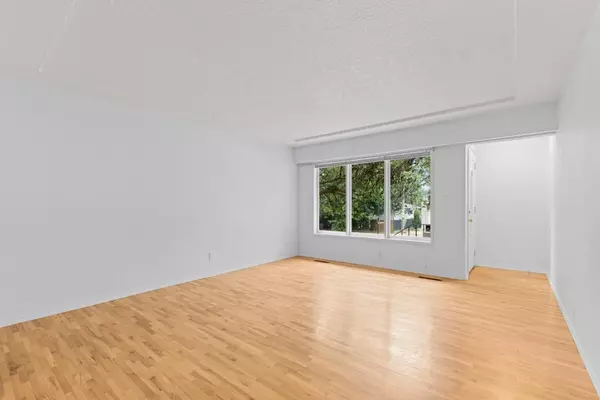 Surrey, BC V3R 5H7,14054 Antrim RD