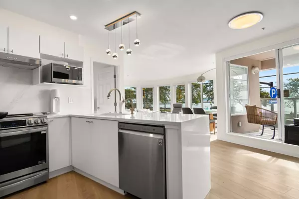 White Rock, BC V4B 3T4,1119 Vidal ST #206