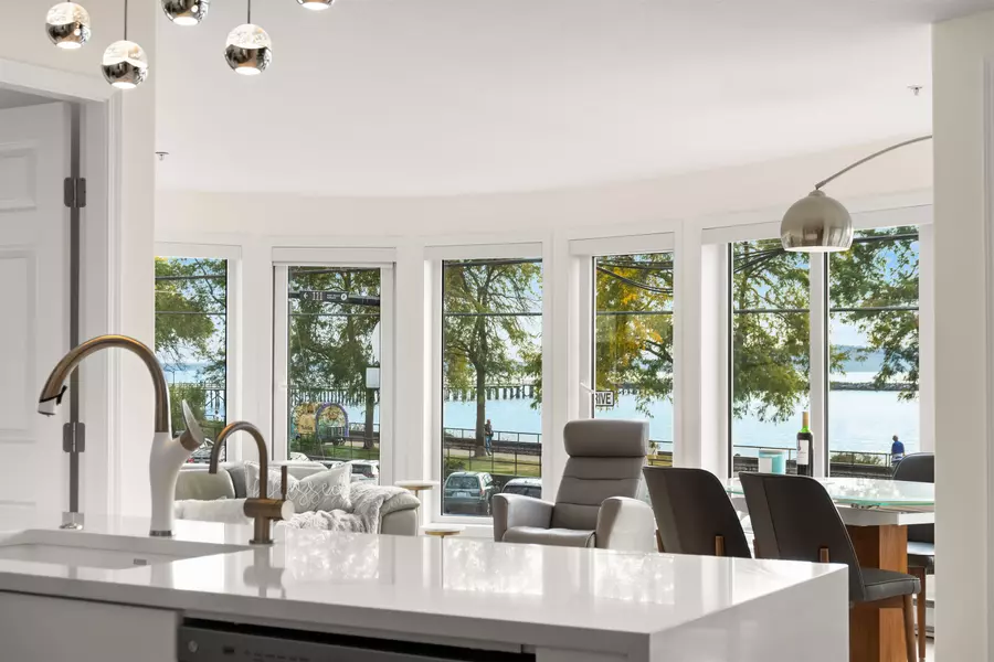 1119 Vidal ST #206, White Rock, BC V4B 3T4