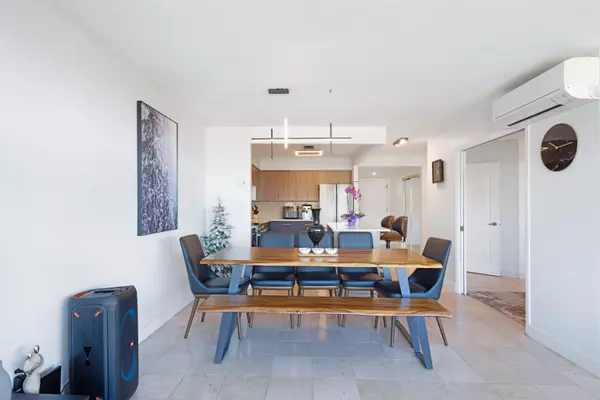 North Vancouver, BC V7J 3T5,1327 E Keith RD #803
