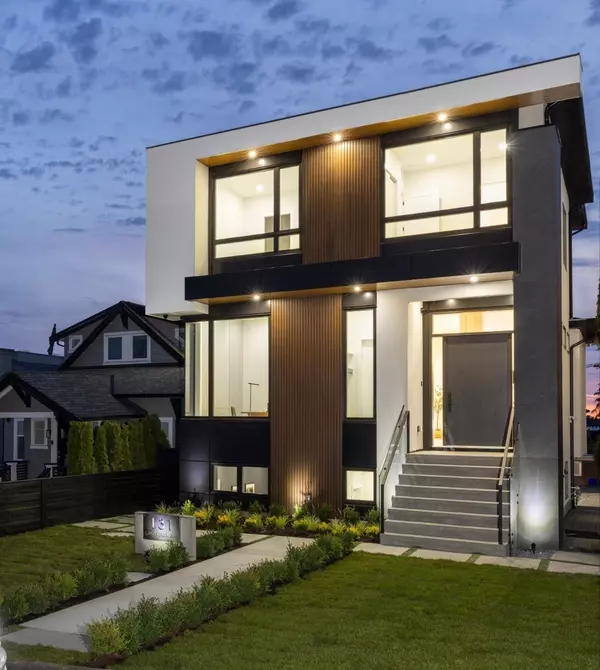 131 Grosvenor AVE, Burnaby, BC V5B 3N7