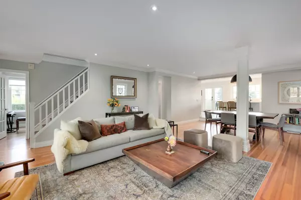North Vancouver, BC V7L 1R2,563 E 6th ST