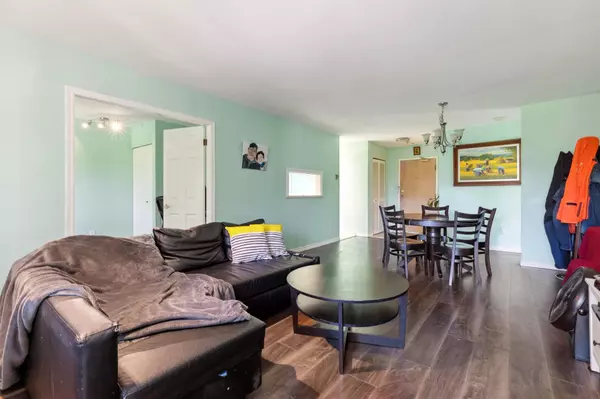 Burnaby, BC V5J 4J6,7368 Royal Oak AVE #309