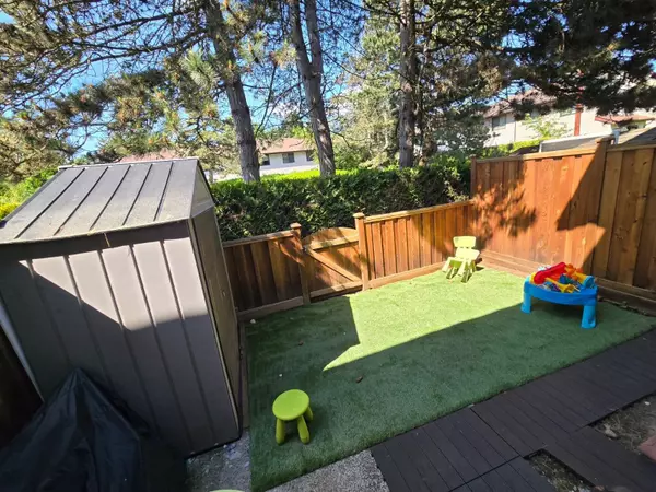 13880 74 AVE #111, Surrey, BC V3W 7E6