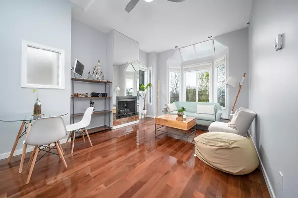 Vancouver, BC V6R 1A5,3458 Point Grey RD