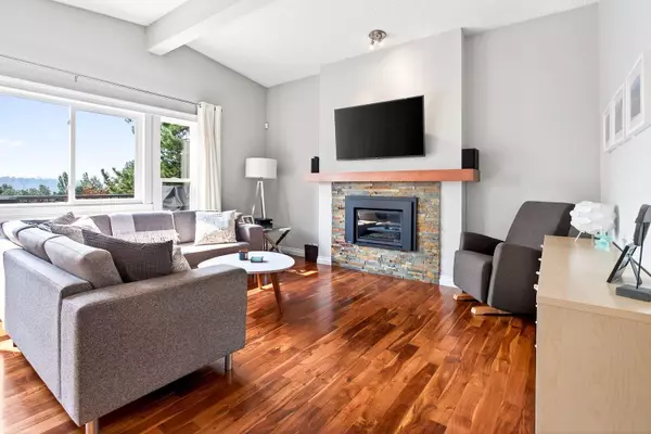 Coquitlam, BC V3K 5R3,320 Dartmoor DR