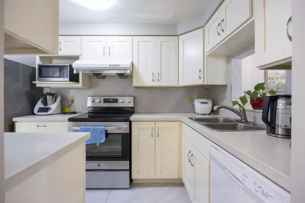 Coquitlam, BC V3K 6N2,100 Laval ST #180