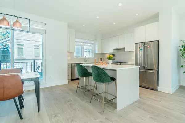 Surrey, BC V3Z 1J1,2070 Oak Meadows DR #18