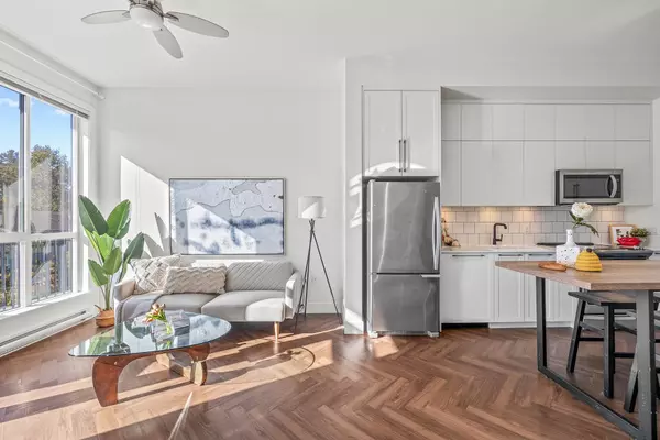 Surrey, BC V3R 0E8,14968 101a AVE #401