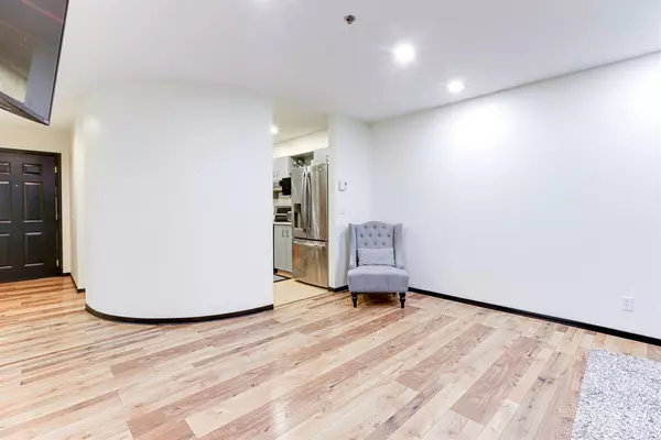 Burnaby, BC V3N 4V2,6737 Station Hill CT #505