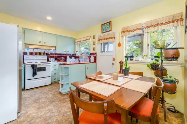 Vancouver, BC V5Y 2X6,470 W 46th AVE