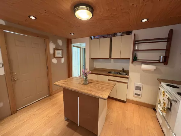 Gambier Island, BC V0N 1V0,660 Andy's Bay RD