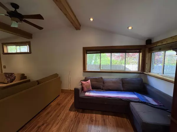 Gambier Island, BC V0N 1V0,660 Andy's Bay RD