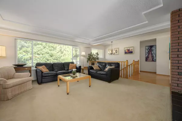 545 W 22nd ST North Vancouver, BC V7M 2A6