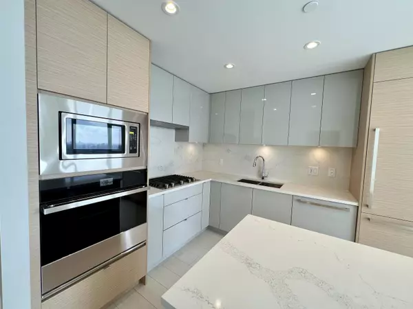 Vancouver, BC V5S 0A6,3438 Sawmill CRES #12xx