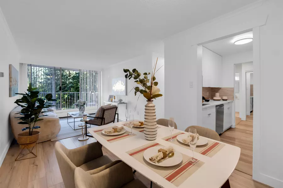 2004 Fullerton AVE #807, North Vancouver, BC V7P 3G8